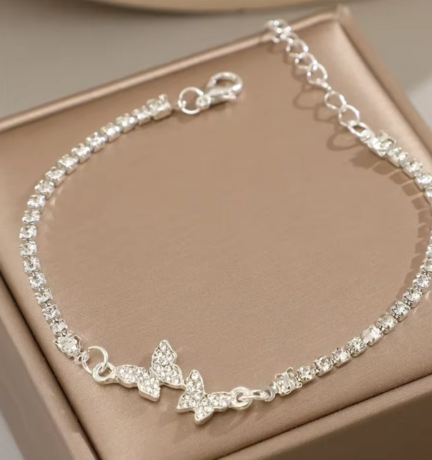 Exquisite Full Crystal Rhinestone Paved Butterfly Bracelet for Women Luxury Dainty Temperament Banquet Bracelets Jewelry