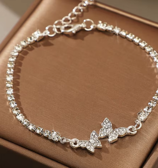 Exquisite Full Crystal Rhinestone Paved Butterfly Bracelet for Women Luxury Dainty Temperament Banquet Bracelets Jewelry