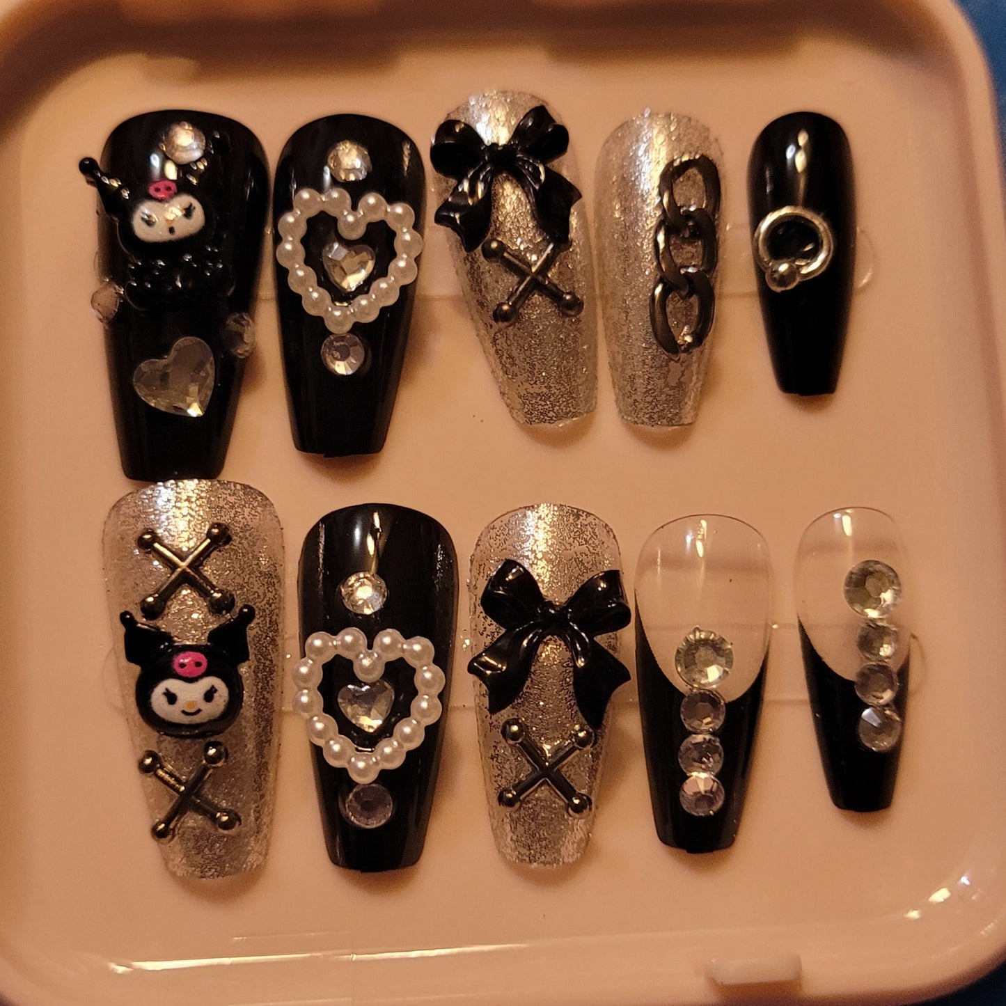 Uñas postizas de Kuromi